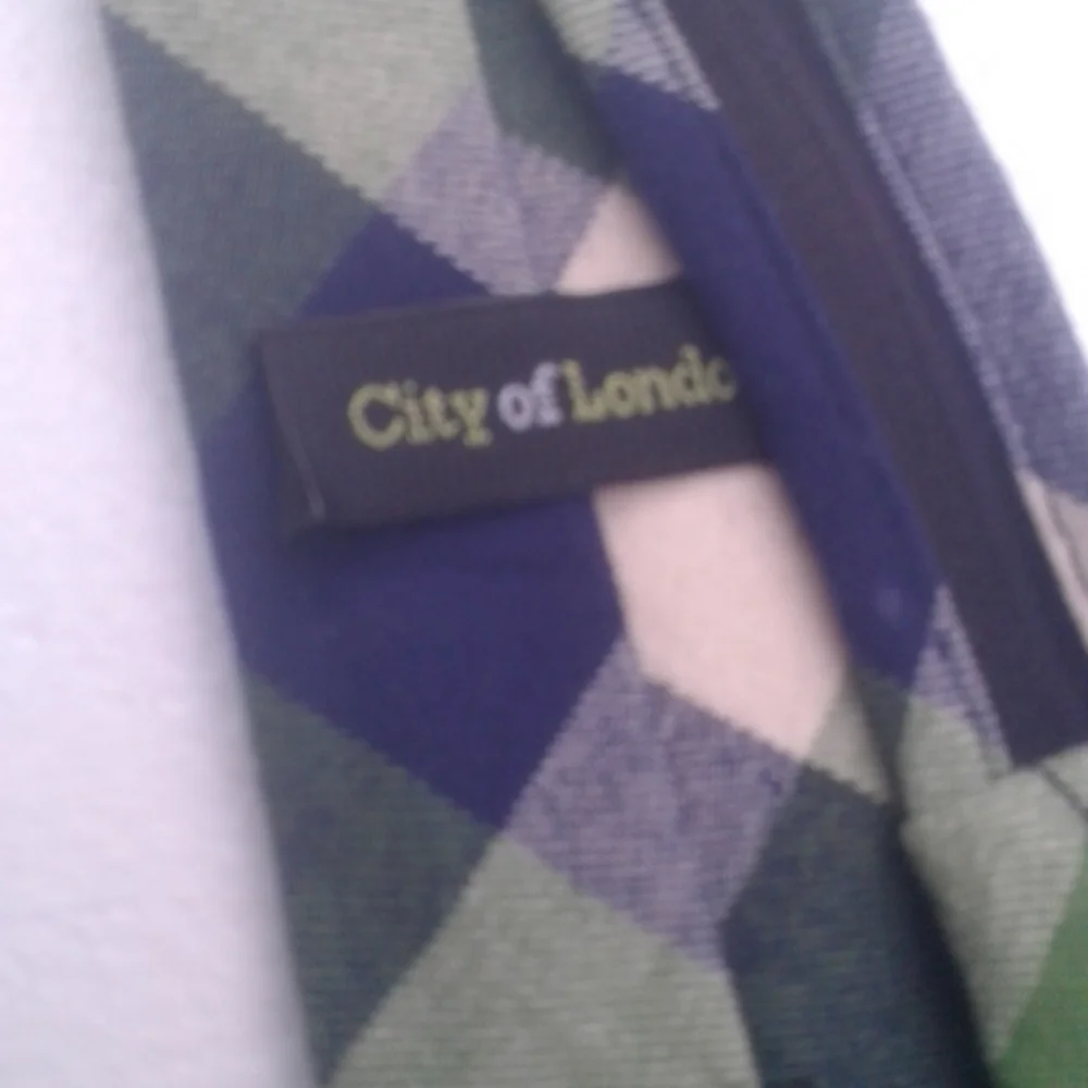 Little boy zipper tie brand is city of London